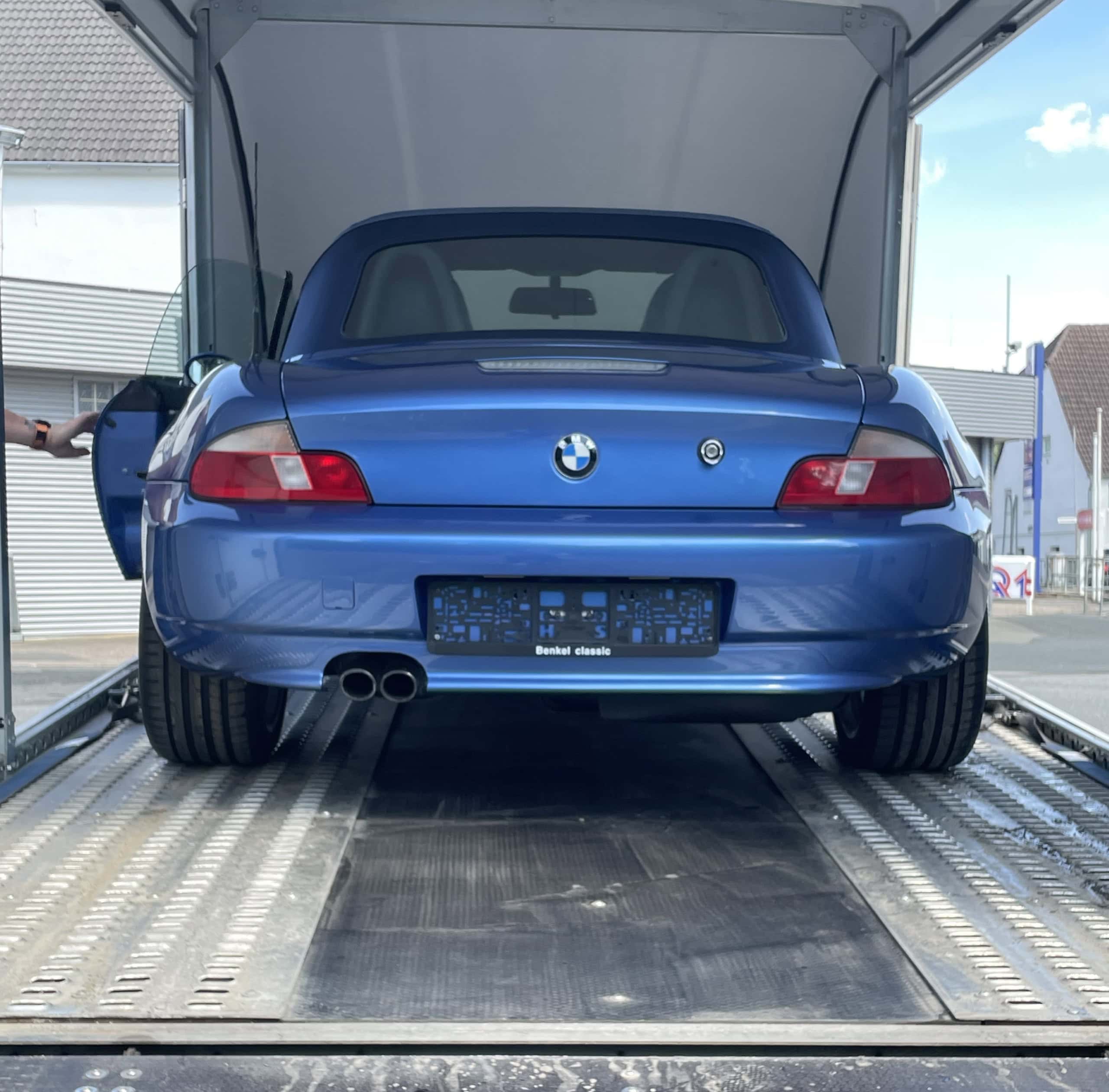 BMW Z3 3.0 Roadster als Sondermodell Estoril geht als Einzeltransport von Benkel Classic in Beverungen zum Kunden nach Tschechien